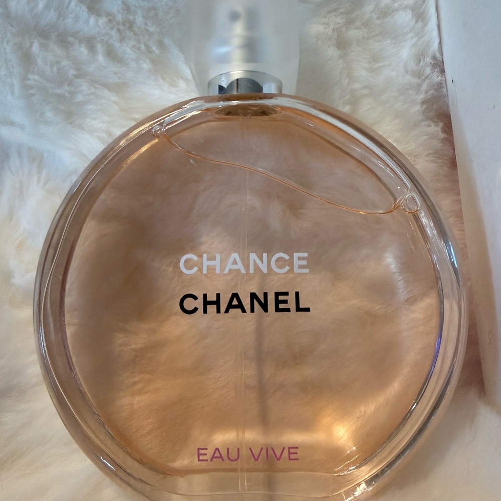 CHANEL Chance Eau Vive in Pink and Gold